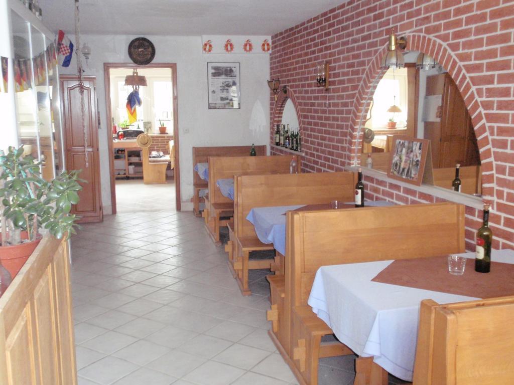 Pension Maestral Млини Экстерьер фото
